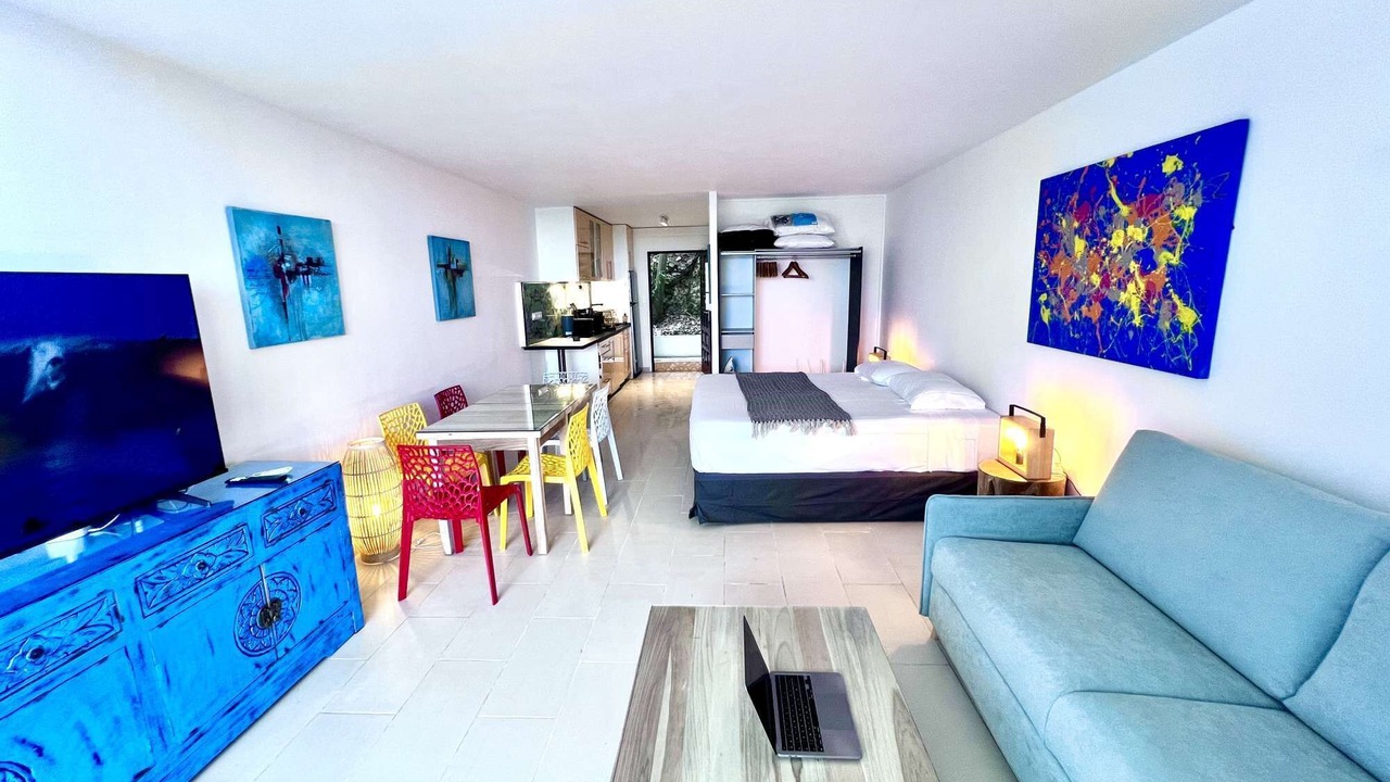 Photo of Livingroom in Orient Bay