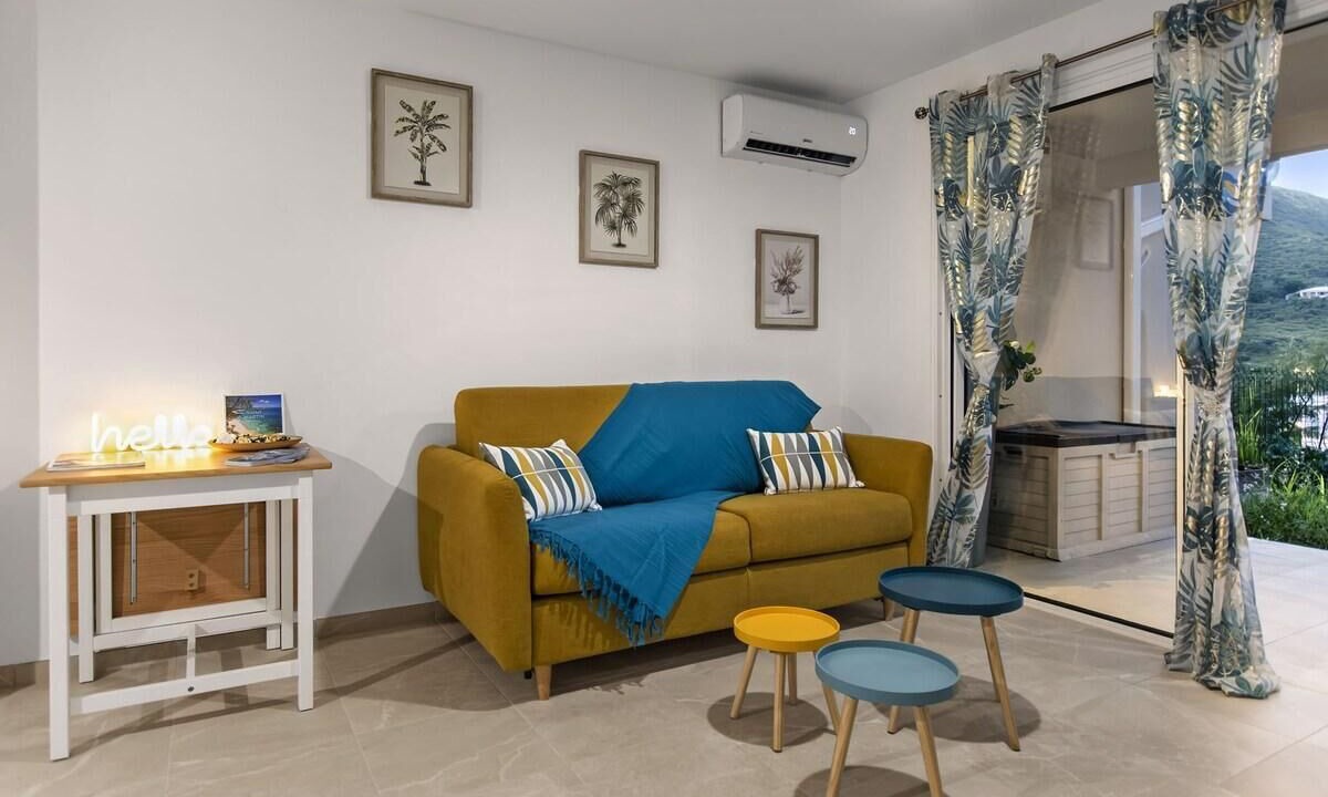 Photo of Livingroom in Cul de Sac