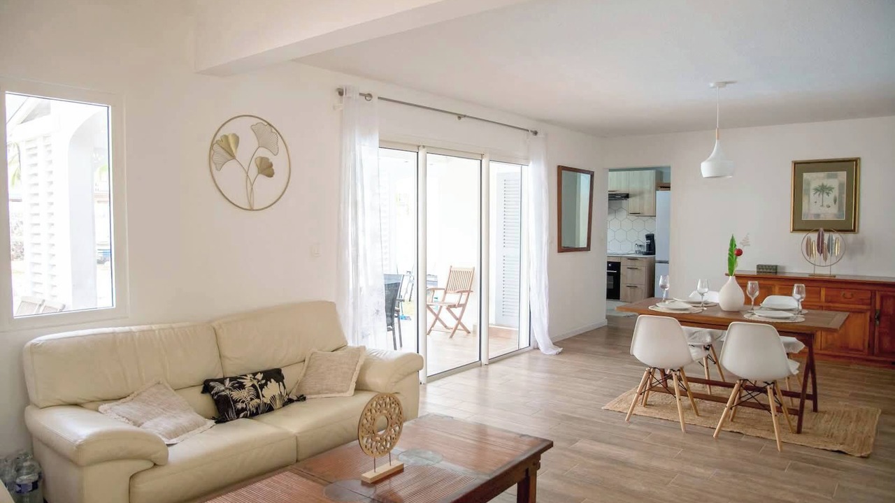 Photo of Livingroom in Orient Bay