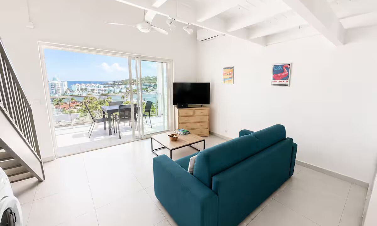 Photo of Livingroom in Oyster Pond