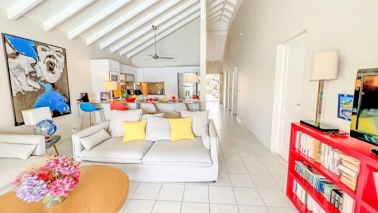 Photo of Livingroom in Oyster Pond
