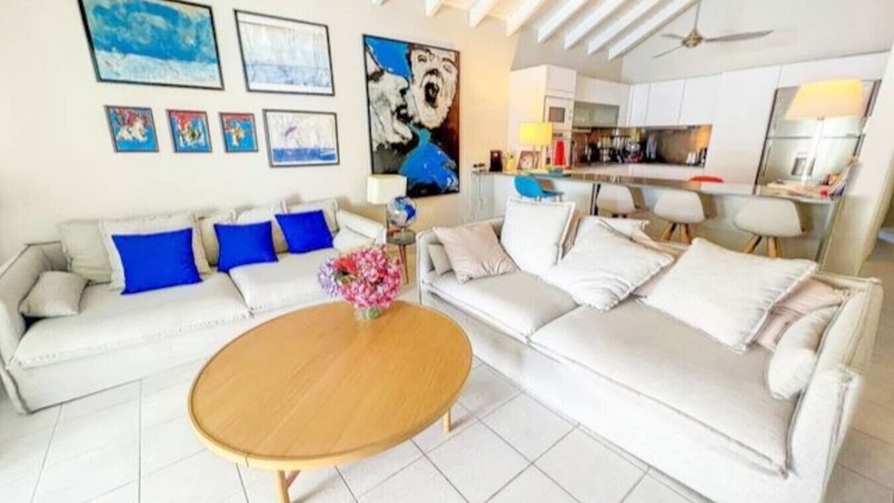 Photo of Livingroom in Oyster Pond