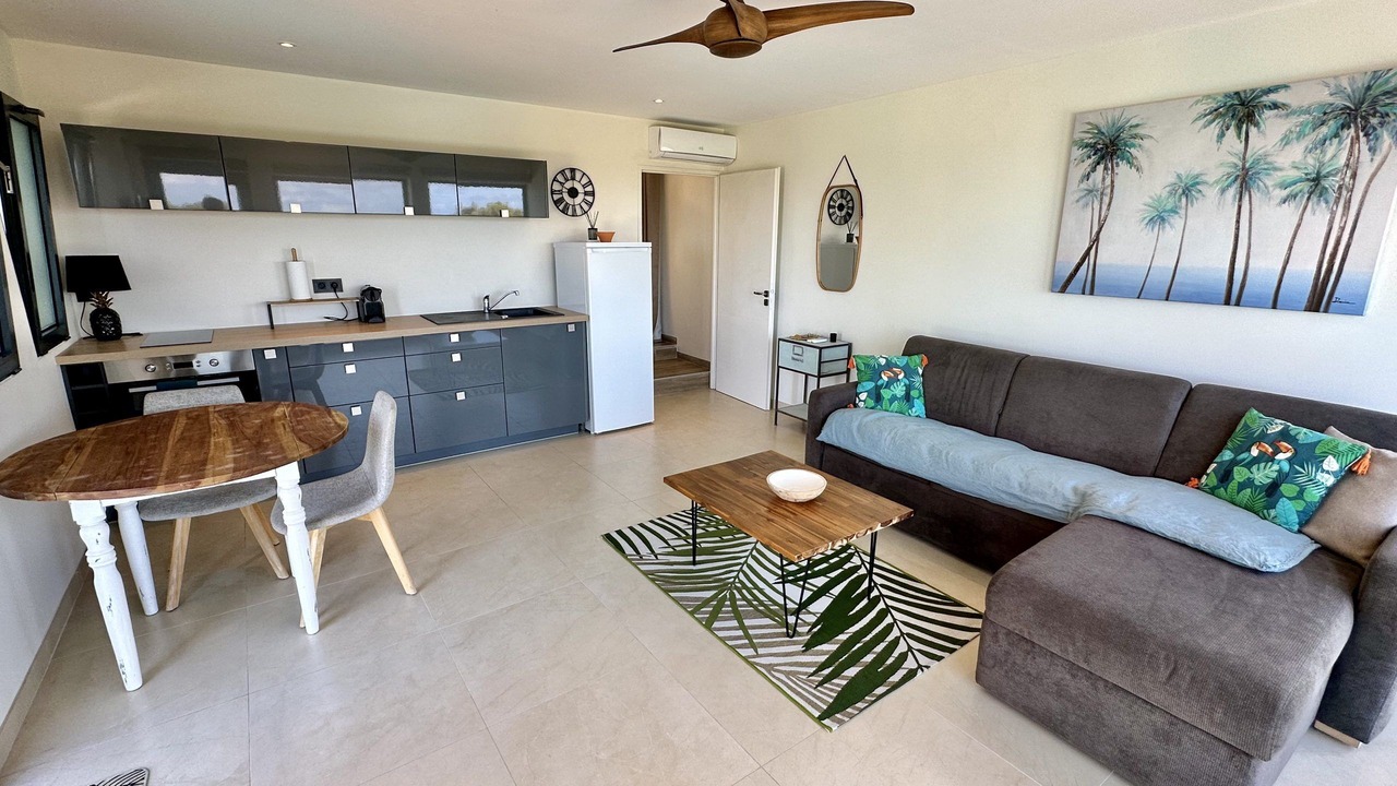 Photo of Livingroom in Plum Bay