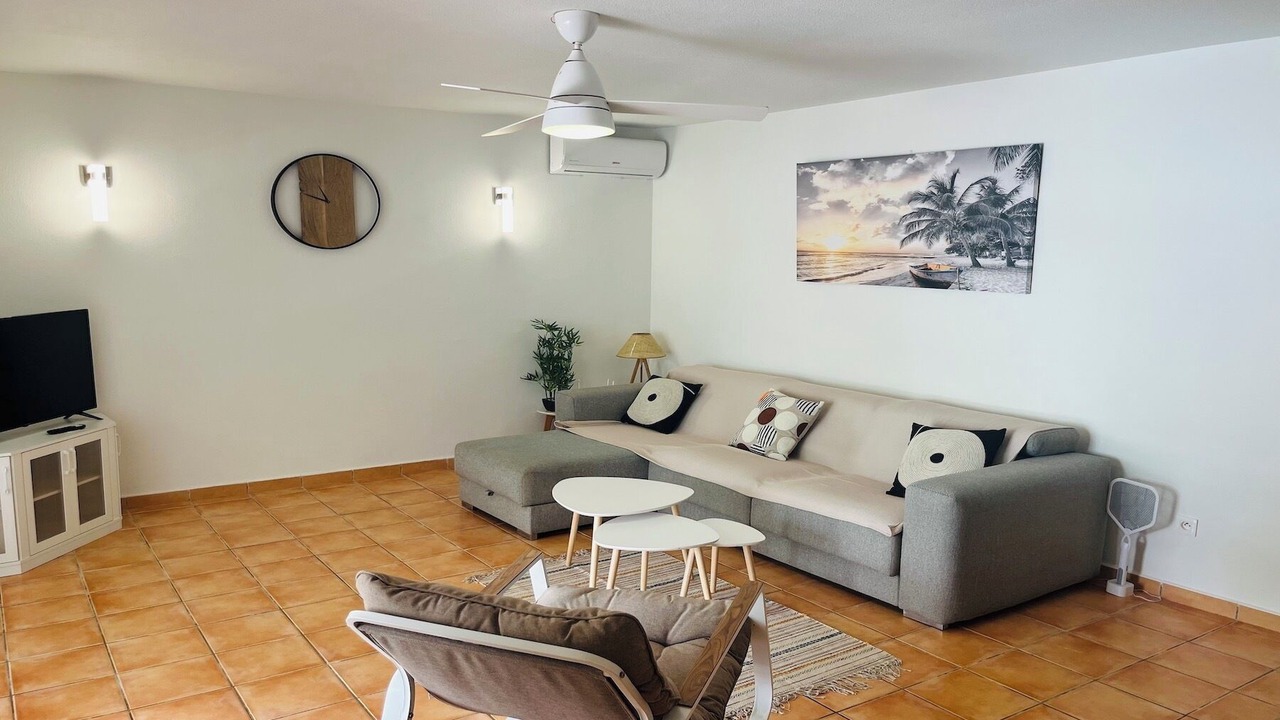 Photo of Livingroom in Orient Bay