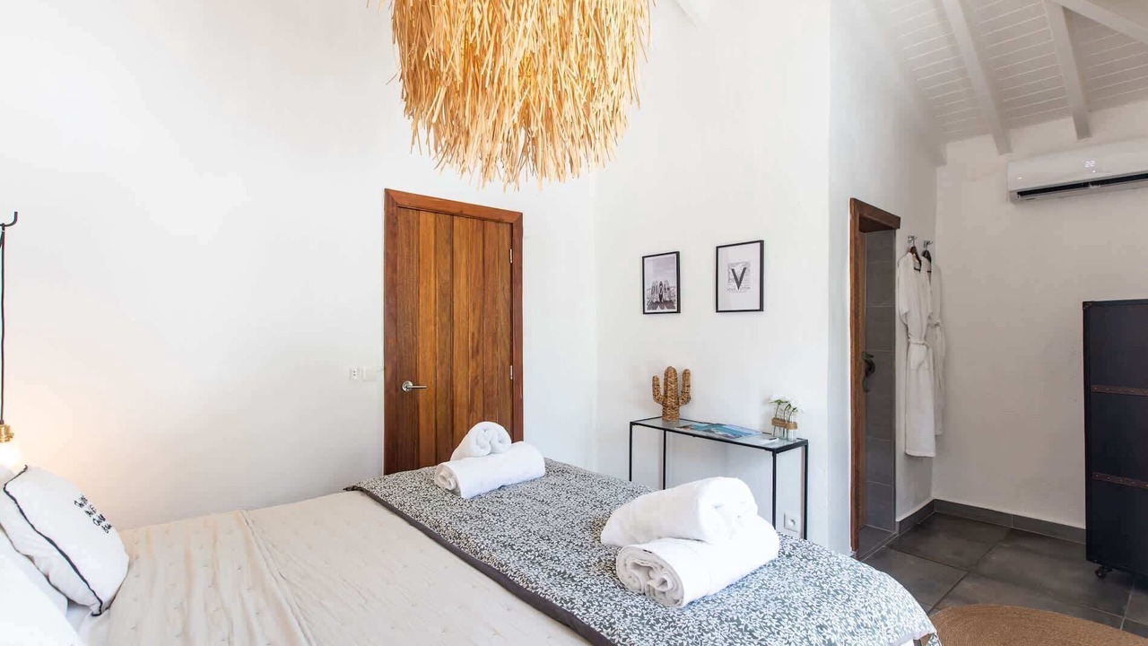 Photo of Bedroom in Plum Bay