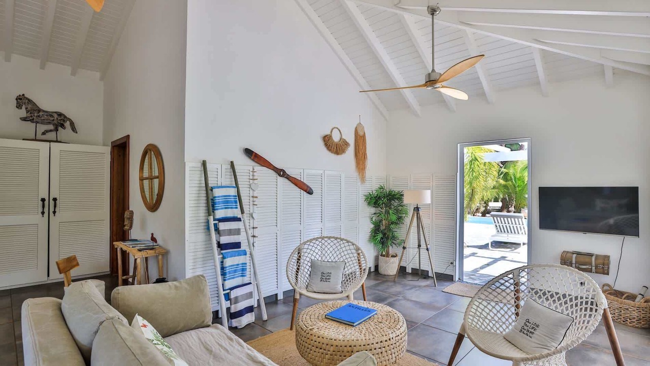 Photo of Livingroom in Plum Bay