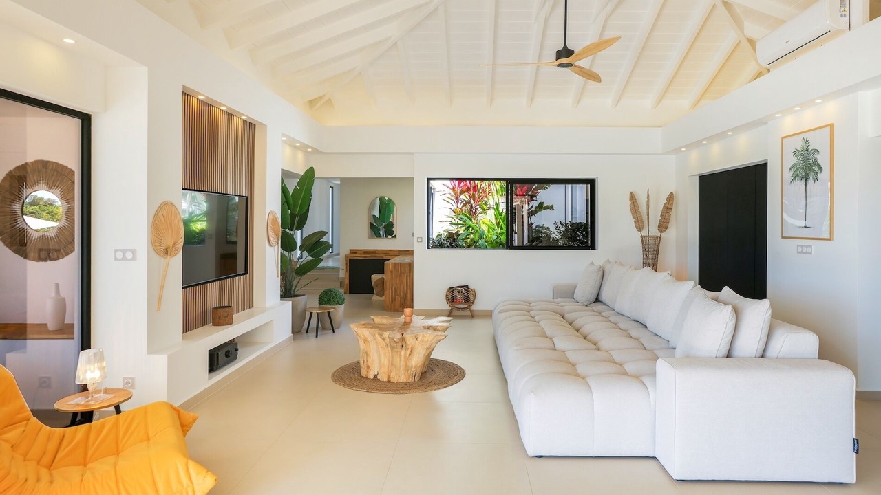 Photo of Livingroom in Plum Bay