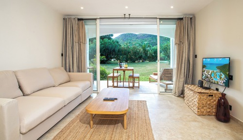 Deluxe Studio Suite, Garden View