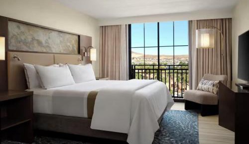 Hospitality, Parlor, Sofa bed, Lake view