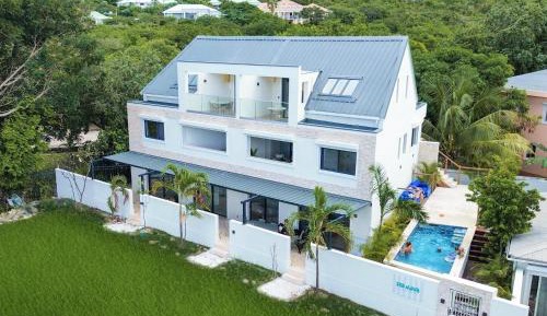 One-Bedroom Apartment with Sea View