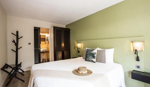 Queen Room with Garden View
