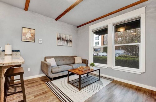 New Tacoma Apartment | Extended Stay Comfort Fast Wi-fi Downtown!