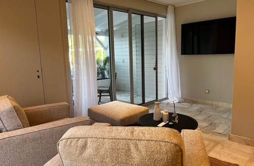 Orient Bay House | Pomme Cannelle Luxury Suites & Spa