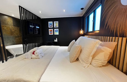 Orient Bay House | Pomme Cannelle Luxury Suites & Spa