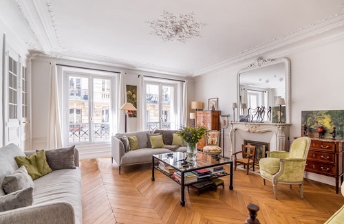 L'Europe Apartment | Fresh as a Daisy, by Veeve