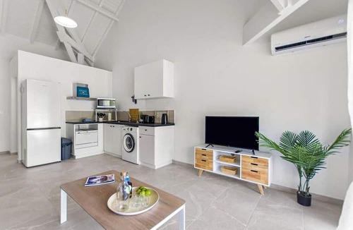 Cul de Sac Apartment | The Cherry unit 1BR 1.5BTH near Pinel Island