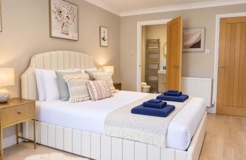 Sandbanks House | High Tides Elegant & Modern 5-Bedroom Villa with Hot Tub in Sandbanks