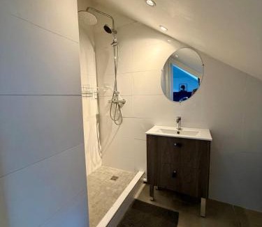 Marigot Apartment | Rooftop T3 lumineux avec terrasse & parking