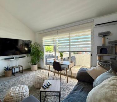 Marigot Apartment | Rooftop T3 lumineux avec terrasse & parking