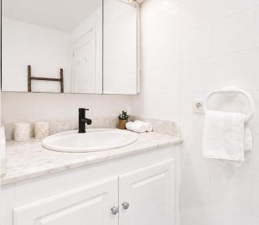 Marigot Apartment | Studio PALM, vue mer et accès plage privée