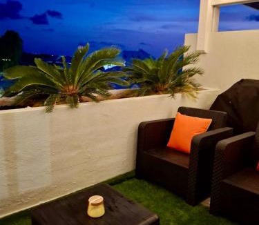 Marigot Apartment | Rooftop T3 lumineux avec terrasse & parking