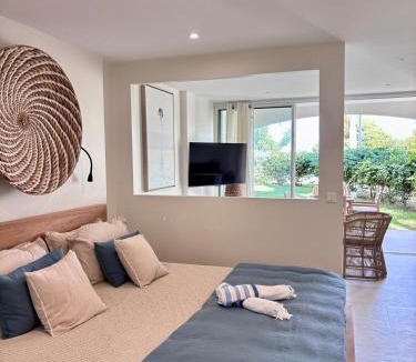 Anse Marcel Apartment | Gorgeous Blue Bay apt 1 min walk from beach perfect for families and couples