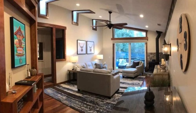 The Grand Idyllwild Lodge in Idyllwild