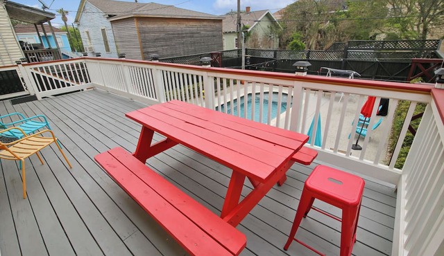 Abfab Seaside Cottage by Ryson Vacation Rentals in Galveston