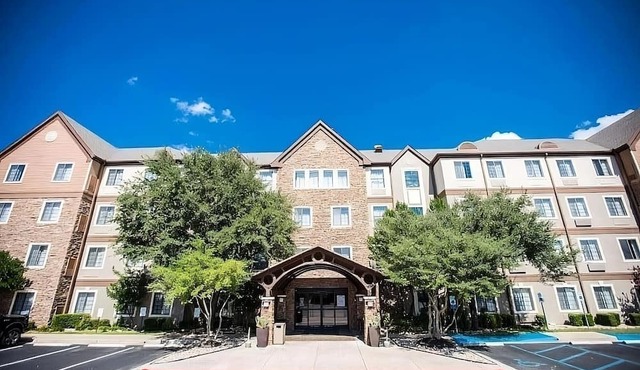 Get Ready for Blissful Getaway! Pet-Friendly, w/Pool, Near Gracywoods Park! in Austin