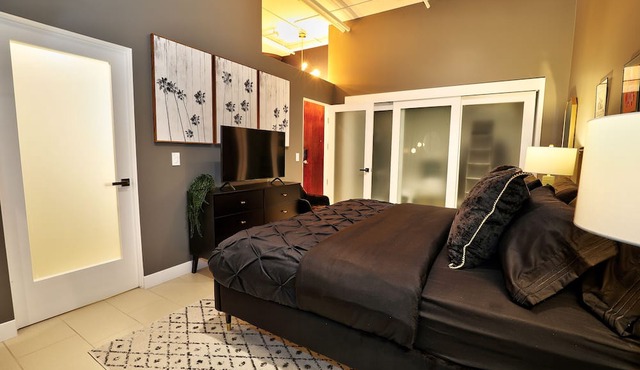 Live Like a Legend In DTLA + 360° Pool + Parking in Los Angeles