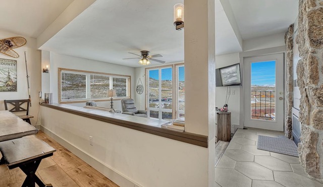 COMPLETELY UPDATED 2BR2BA Walk to Base-Short & Long Term STUNNING Mountain Views in Granby