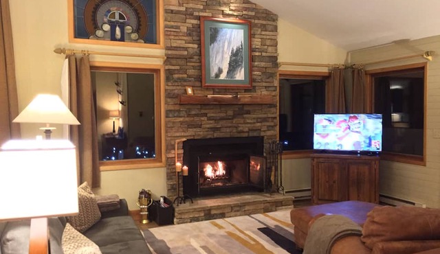 260+ 10★ Reviews! Between Vail & Beaver Creek Hot Tub/Fire Table/Ski/Hike/Golf in Vail