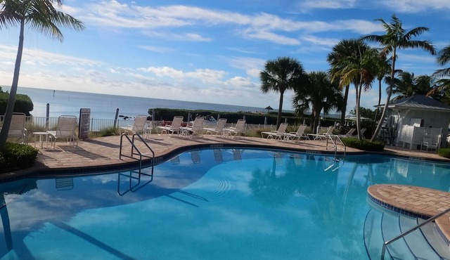 Beautiful Ocean View in Angler's Reef with View of Sand Bar/Boat slip in Islamorada