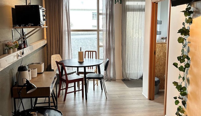 The Little Guesthouse Downtown - A beautiful family studio in Keflavík