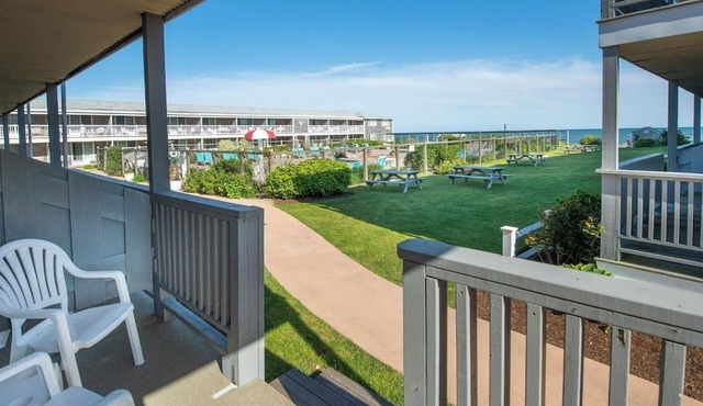 Pool View King & Bunk Suite, Riviera Beach Resort, Kid-Friendly, Garden in Yarmouth