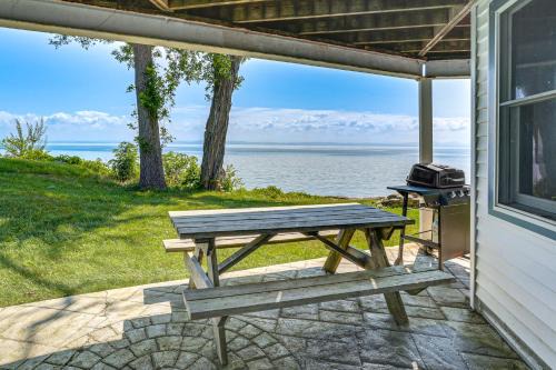 Lakefront Family Getaway on Willsboro Point! in Willsboro