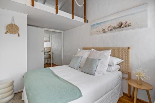 Chic 2-Bed Cabin-Style Home by Mooloolaba Beach in Mooloolaba