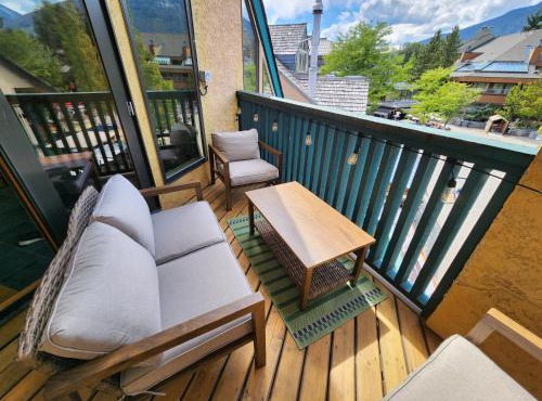 The Ikon Lofted Studio with King Bed and Patio in Whistler